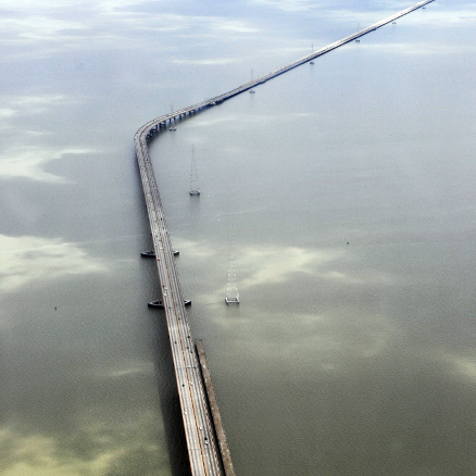 pont sur la mer